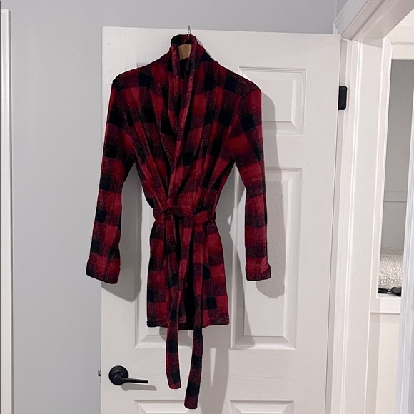 Red and Black Plaid Robe - Picture 5 of 6
